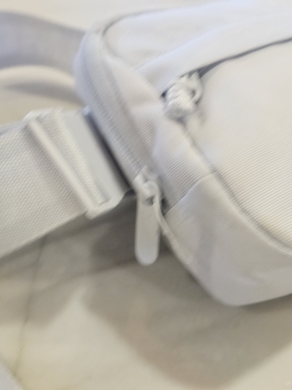 Under Armour Loudon Crossbody Waist Bag - Picture 4 of 7